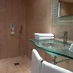 In Der Provence- Aussergewoehnliche Villa- Okzitanien- Gard By Interhome بيت للعطل *