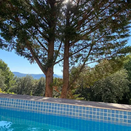 In Der Provence- Aussergewoehnliche Villa- Okzitanien- Gard By Interhome