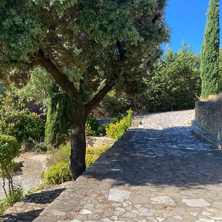 In Der Provence- Aussergewoehnliche Villa- Okzitanien- Gard By Interhome Feriehus