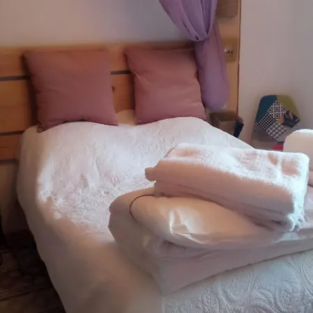 In Der Provence- Aussergewoehnliche Villa- Okzitanien- Gard By Interhome *