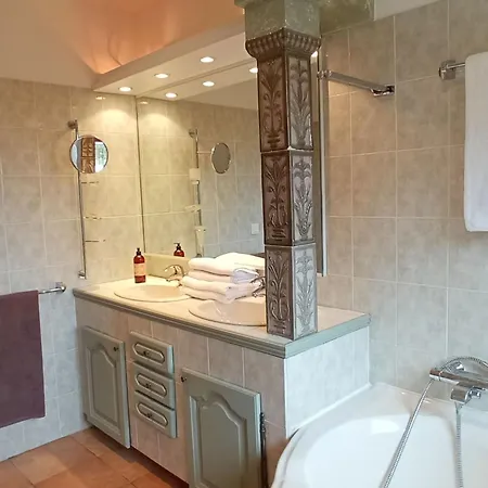 Feriehus In Der Provence- Aussergewoehnliche Villa- Okzitanien- Gard By Interhome