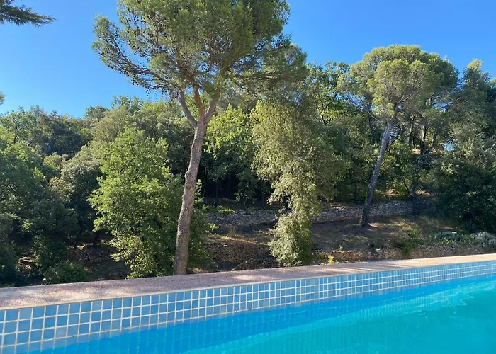 In Der Provence- Aussergewoehnliche Villa- Okzitanien- Gard By Interhome