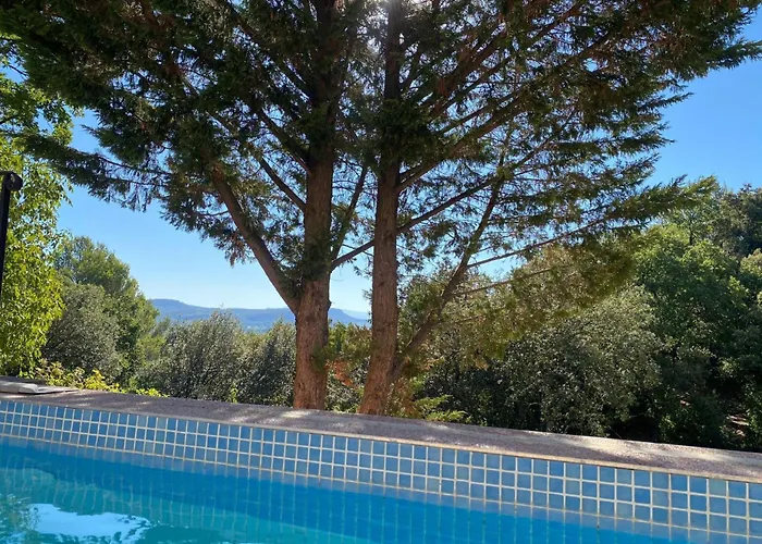 In Der Provence- Aussergewoehnliche Villa- Okzitanien- Gard By Interhome