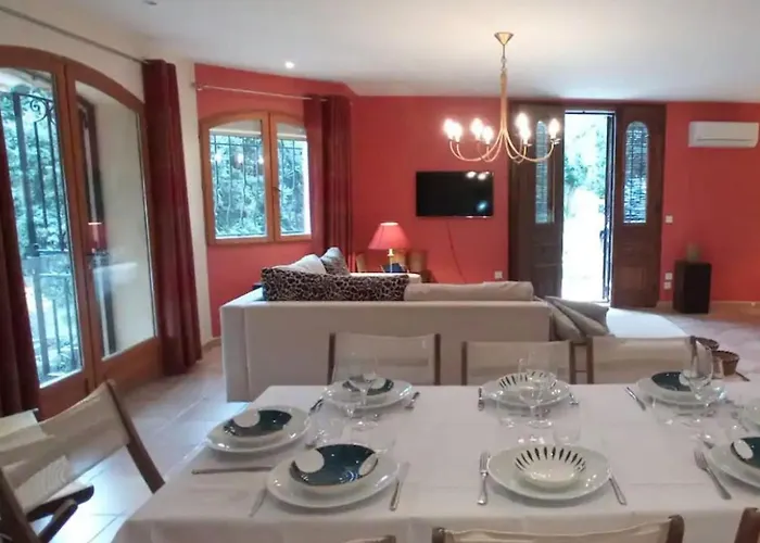 In Der Provence- Aussergewoehnliche Villa- Okzitanien- Gard By Interhome *