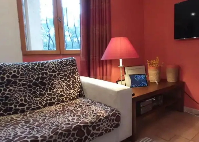 In Der Provence- Aussergewoehnliche Villa- Okzitanien- Gard By Interhome