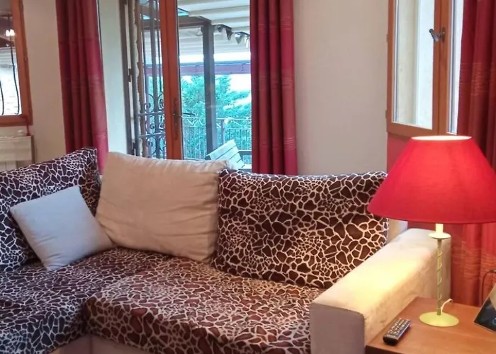 In Der Provence- Aussergewoehnliche Villa- Okzitanien- Gard By Interhome